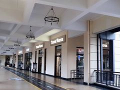 -王府井奥莱临潼小镇(临潼店)