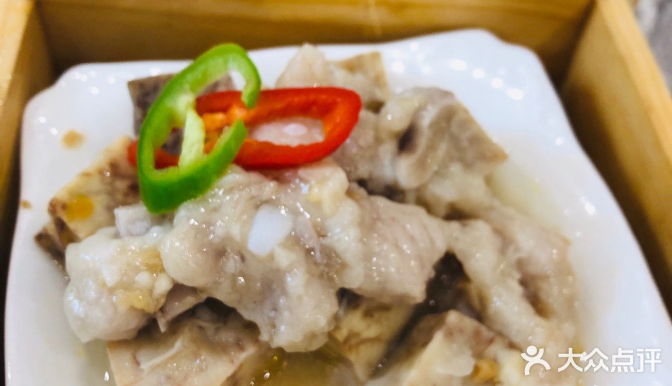 蘸了排骨的肉香带点儿咸味口感很好