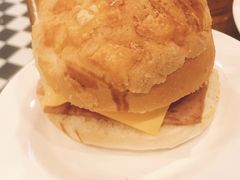 Big&nbsp;men菠萝包-澳门陈光记烧味饭店(南京德基广场店)
