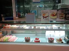面包甜点陈列柜-绿叶居烘焙·面包·蛋糕(富都店)
