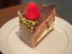 黑巧开心果草莓蛋糕-RUXU入续糖水铺与包(卓悦中心店)
