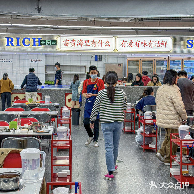 可算吃上朱富贵了！工作日人也是真的多