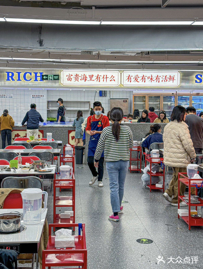 可算吃上朱富贵了!工作日人也是真的多