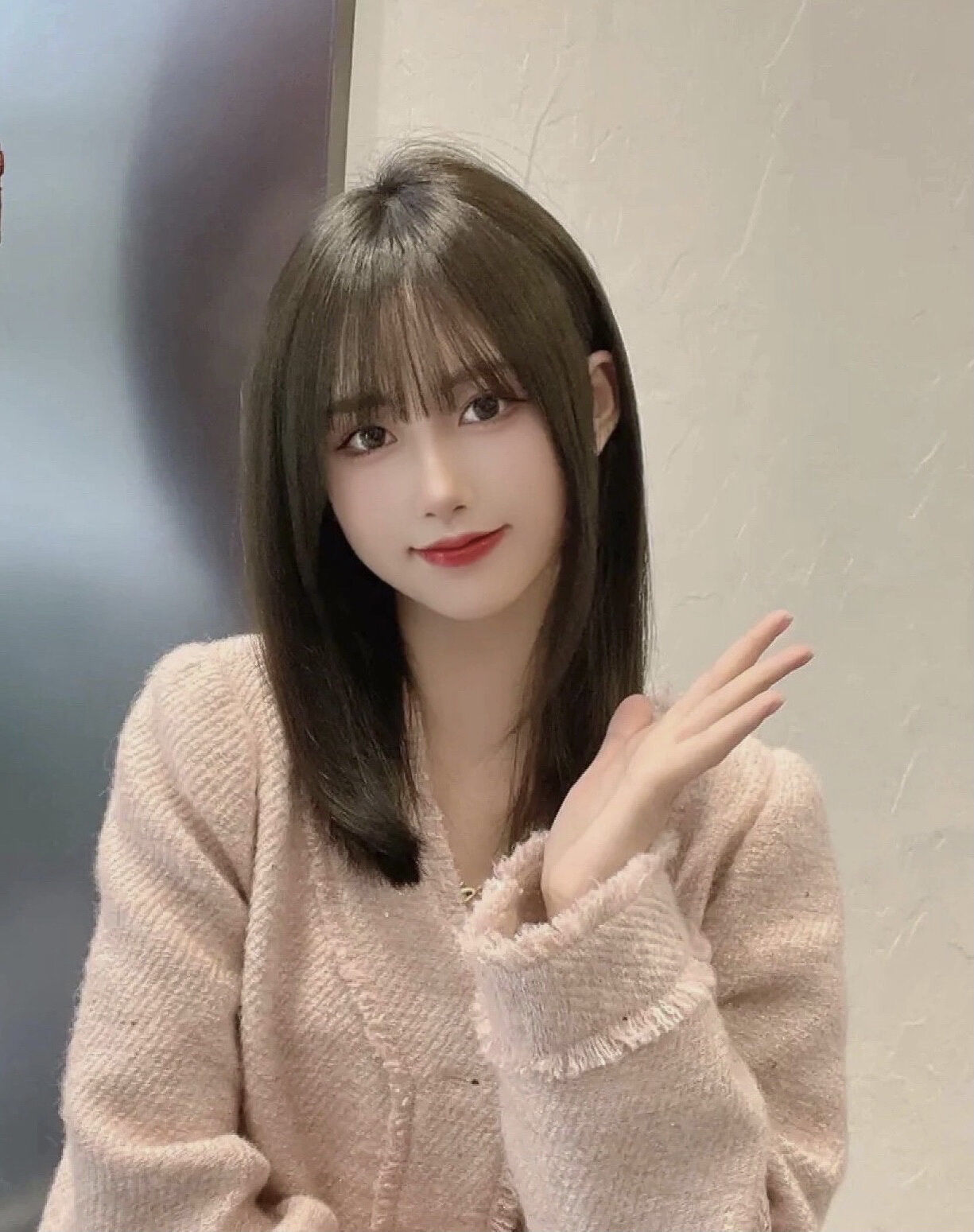 冷色中长发直发发型,这一种齐肩式的锁骨直