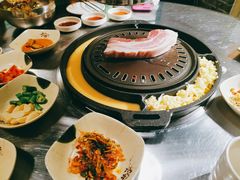 厚切五花肉-친구亲顾韩国烤肉专门店(蓉花里店)