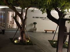 -Chom Cafe and Restaurant