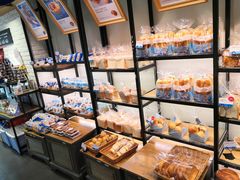 面包甜点陈列柜-卡吉诺动物奶油生日蛋糕(中原路店)