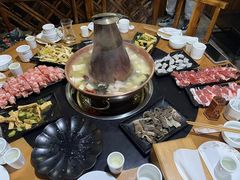 -果松木炭酸菜铜火锅·外婆参鸡汤