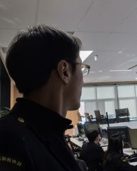-侨治发型