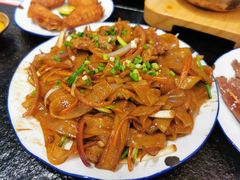-何妹湿辣牛肉·粤式烧烤砂煲(桂雅路店)