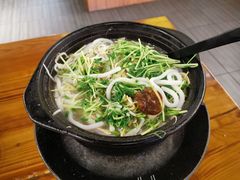 -丽虹云南过桥米线(兴工街店)