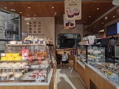 面包甜点陈列柜-极致味道动物奶油生日蛋糕(时尚店)