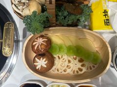 -洪氏嗨捞·广东猪肚鸡·椰子鸡火锅(西咸万象城店)
