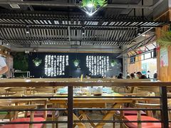 大堂-洪氏嗨捞·广东猪肚鸡·椰子鸡火锅(西咸万象城店)