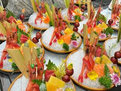 -雍容荟活帝王蟹活龙虾自助(苏宁旗舰店)