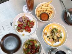 煎鸡肉配小甜椒-Ocean's Table 欧舍