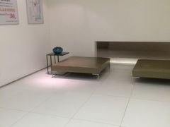 -卡罗酒店(东门晒布地铁站店)