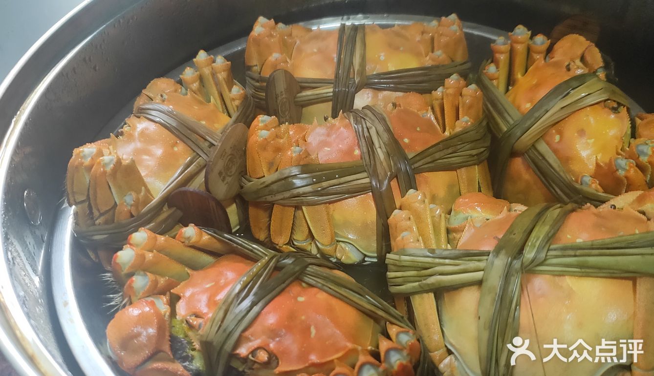 国庆期间除了吃还是吃大闸蟹吃起来给挑食的老二尝试了吃