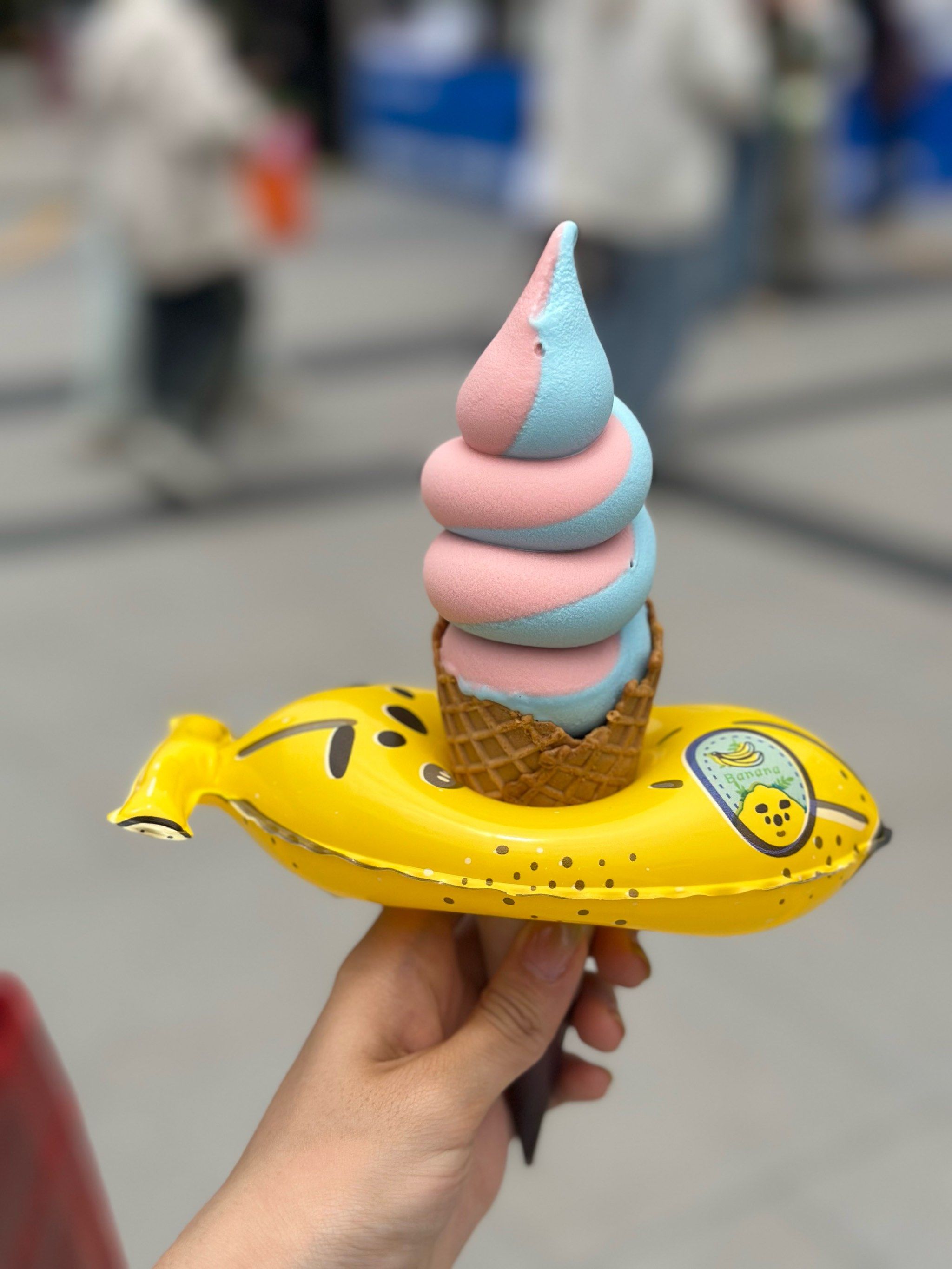 彩虹冰激凌缤纷