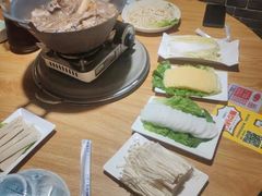 -茸梅路右拐龙虾-农家菜(松江店)