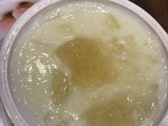 燕窝椰皇炖雪蛤-许留山(梳士巴利道店)