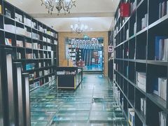 -钟书阁(松江泰晤士小镇店)