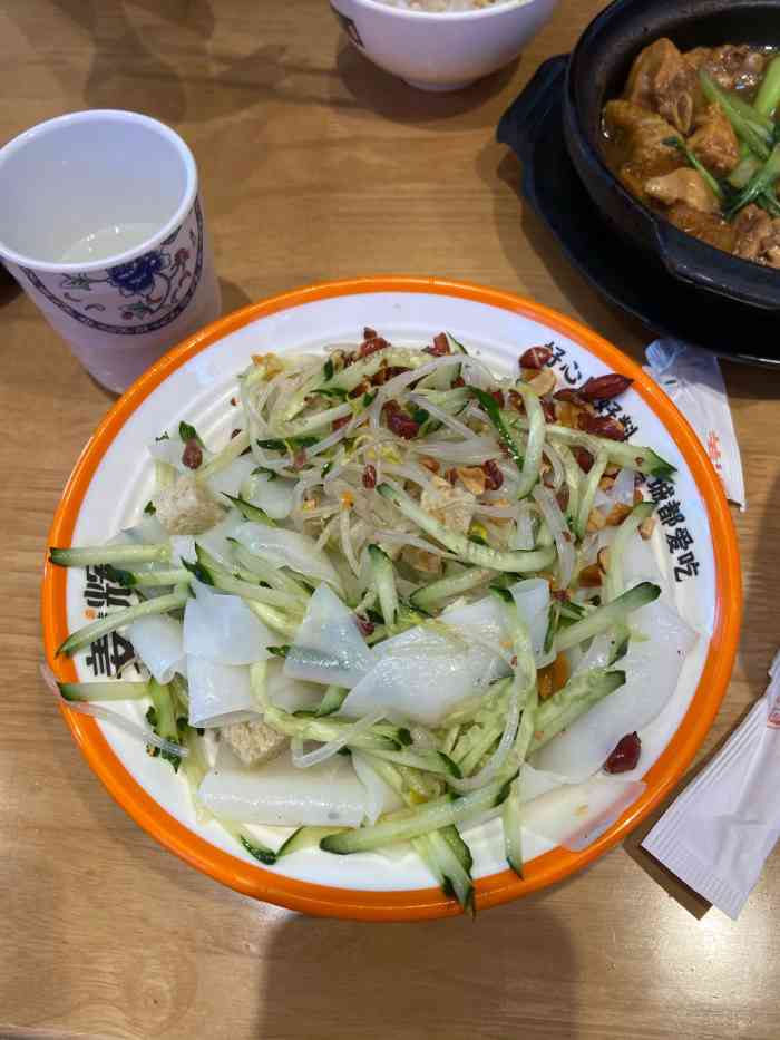 姜辉凉皮王(锦绣店)-"中午电瓶车过去,人很多,排队排了很久,生.