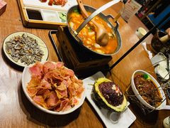 -老滇山寨•云南特色菜•地方菜•民族风情歌舞表演(金碧店)