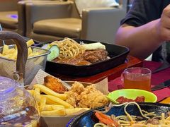 -豪客嘉族·麦尼顿西餐厅(乐福天下店)