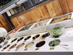 自助调料区-洪氏嗨捞·广东猪肚鸡·椰子鸡火锅(西咸万象城店)
