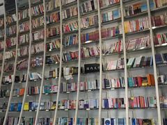 -钟书阁(松江泰晤士小镇店)