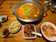 -野山舂·贵州现舂酸汤火锅(鸿通城店)