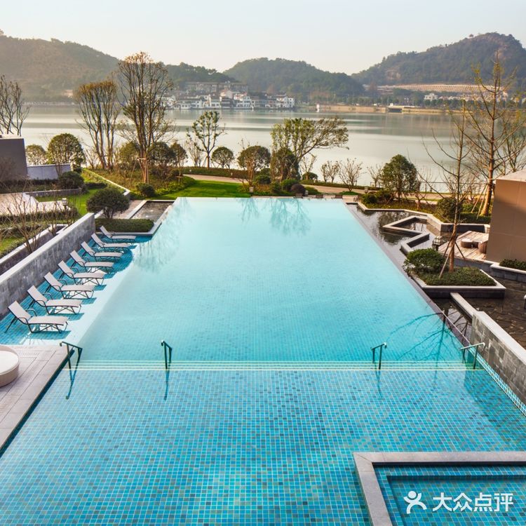 大部分都是能看得到烟波浩渺东钱湖的湖景房