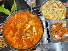 部队火锅-HONGA HONGA雄家(曹路店)