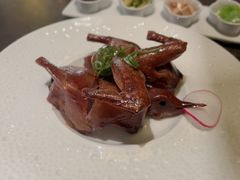 脆皮乳鸽-西安凯悦酒店·湖畔中餐厅