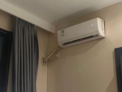 -Zsmart智尚酒店(上海轻纺市场定边路地铁站店)