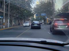 -上海南新雅皇冠假日酒店-停车场