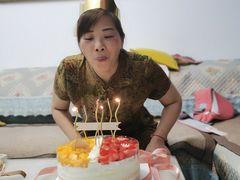 -蜜蜂小象·榴莲千层蛋糕(时代汇11栋店)