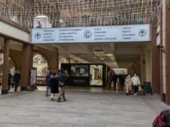 -王府井奥莱临潼小镇(临潼店)