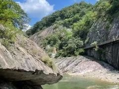 -燕子河大峡谷天坑仙境