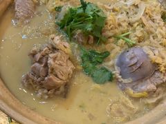 砂锅大骨头酸菜-鹤乡东北菜(崮山路店)