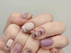 -安吉拉·纤纤玉指美甲美睫创意中心