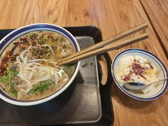 -云阿蛮云南生烫牛肉米线(奉贤路店)