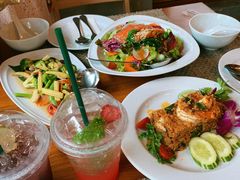 -Chom Cafe and Restaurant