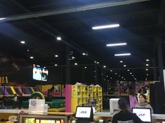 -嘿哟动霸CHUA·新潮玩运动娱乐中心·蹦床滑冰团建乐园