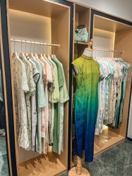-一揽芳华汉服旗袍体验馆(拙政园店)