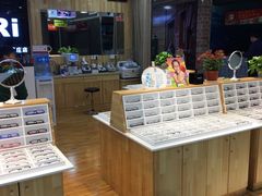 -MiRi眼镜连锁·蔡司·尼康控优点合作店(莘庄店)