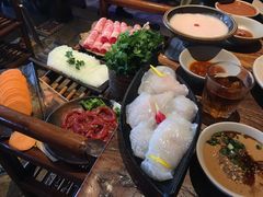 -老牌坊云南鱼豆花火锅(爱建店)
