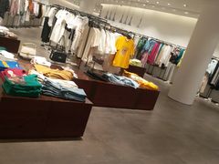 -URBAN REVIVO(高德置地广场·春广场店)