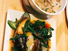 -J Daeng Seafood